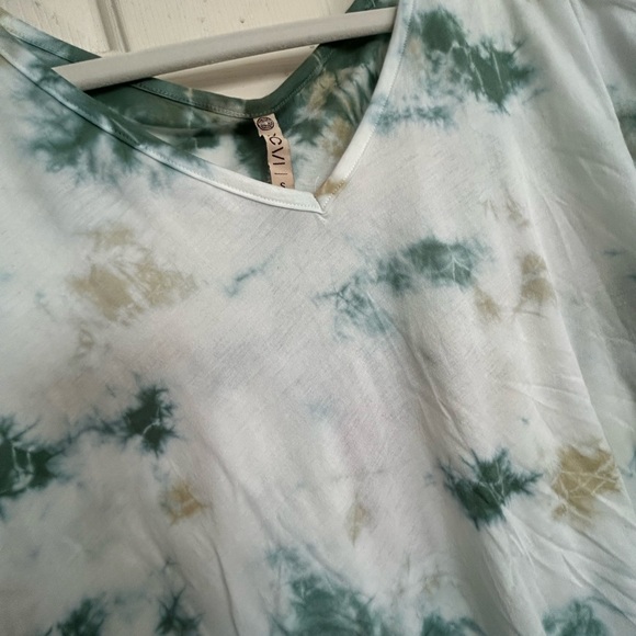 New V Neck Tie Dye Pattern Tee by XCVI SZ Small - Picture 2 of 7